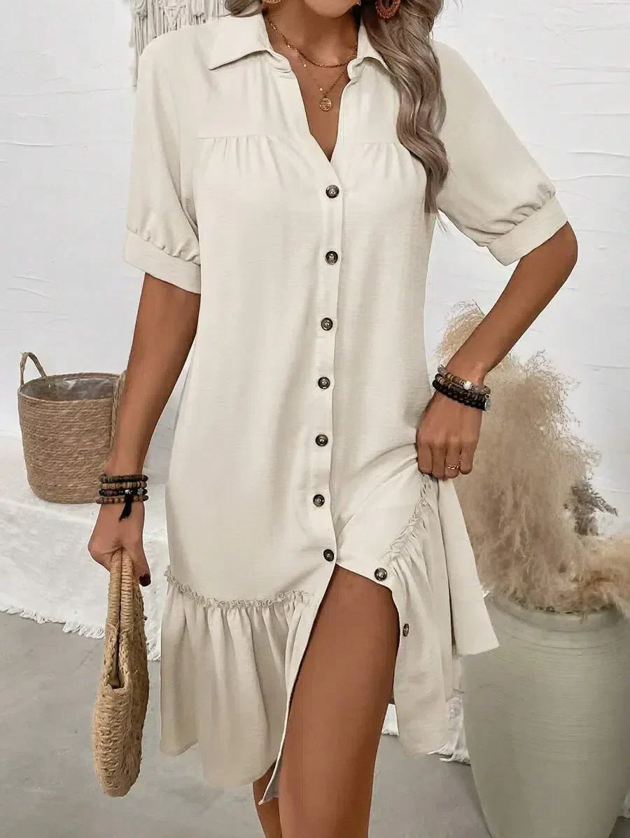 Aliyah – Geknöpftes Kleid mit Rüschensaum