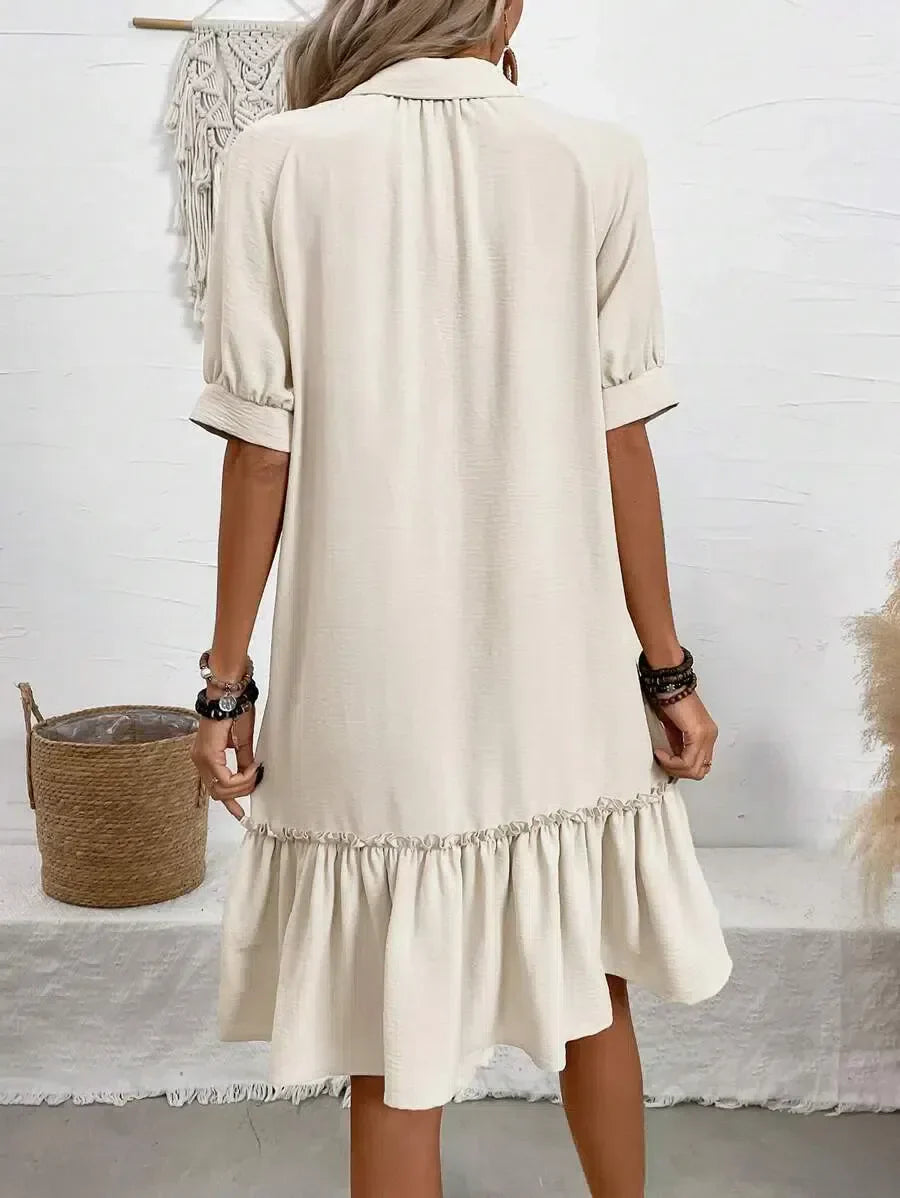 Aliyah – Geknöpftes Kleid mit Rüschensaum