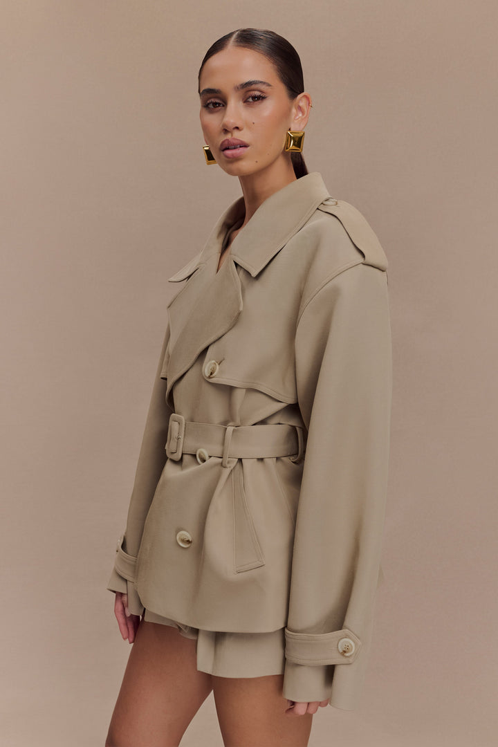 Massgeschneiderter kurzer Trenchcoat, klassisch elegant