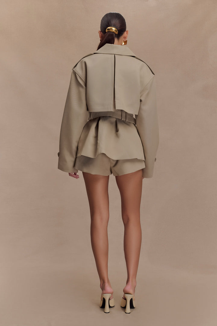 Massgeschneiderter kurzer Trenchcoat, klassisch elegant