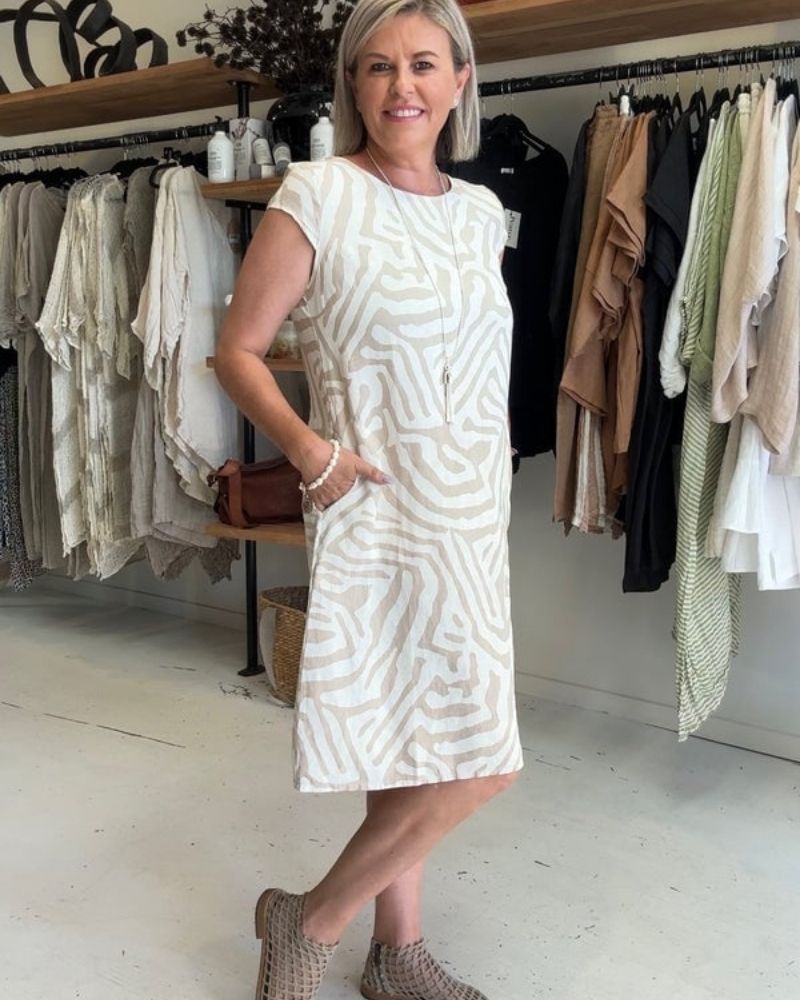 Nelia – Sommerkleid mit Rundhalsausschnitt und hübschem Aufdruck