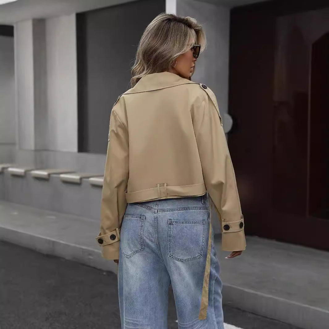 Stylischer kurzer Trenchcoat für jeden Anlass
