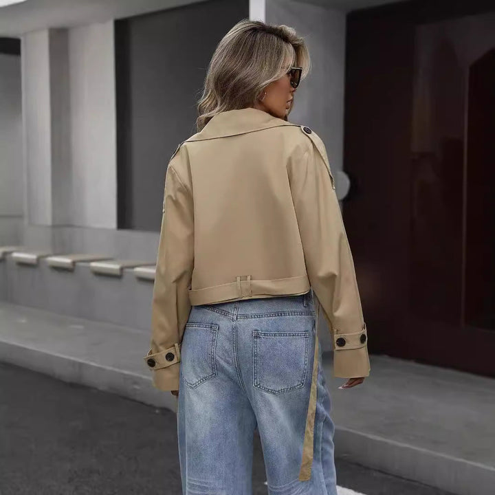 Stylischer kurzer Trenchcoat für jeden Anlass