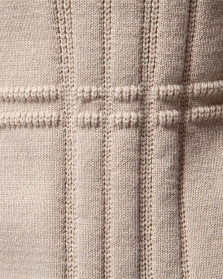 Herrenpullover mit Karomuster