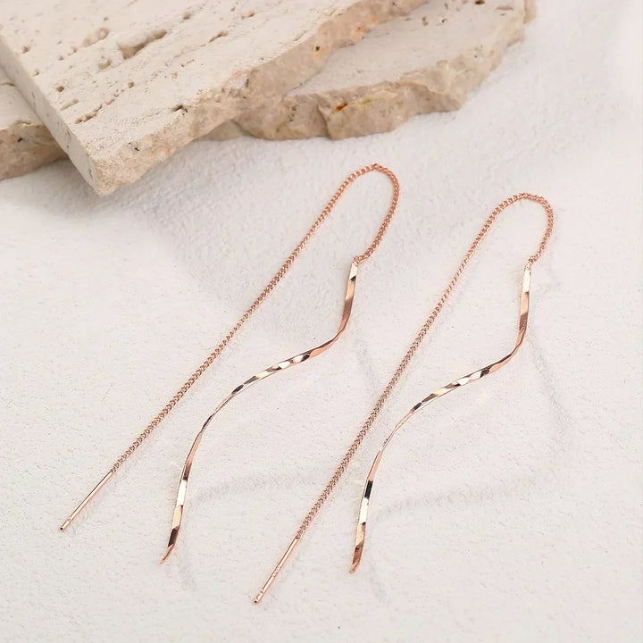 Lange Ohrringe mit Wellen-Design