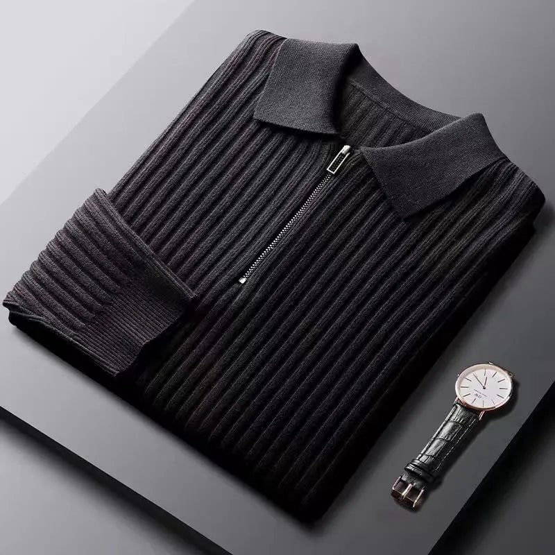 Eleganter Pullover mit Streifenmuster und Reißverschluss