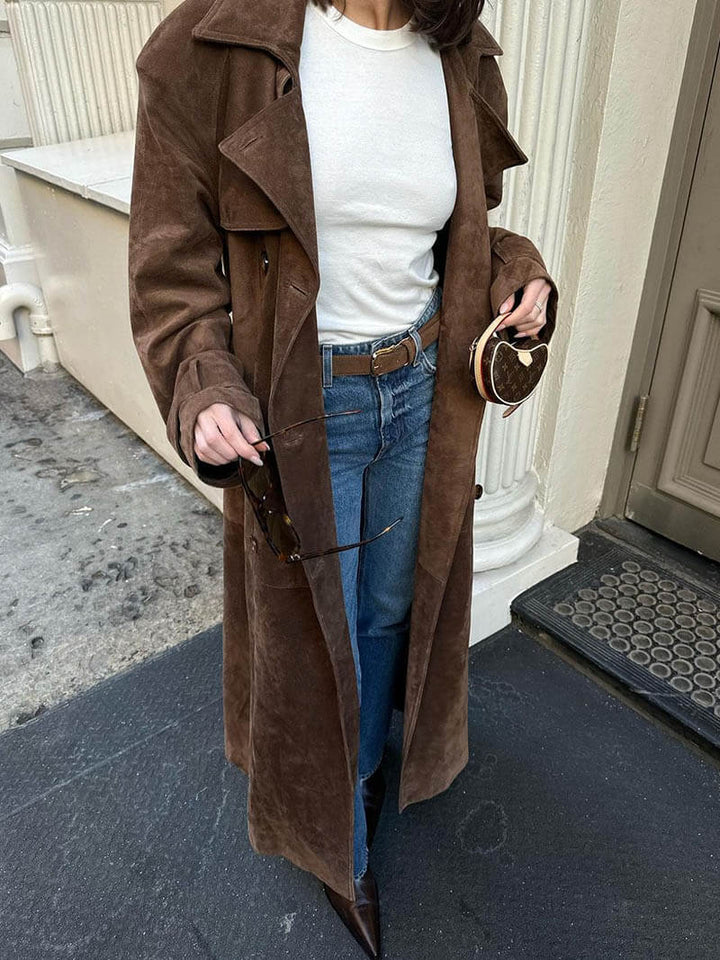 Eleganter langer Wildleder-Trenchcoat mit Taillengürtel
