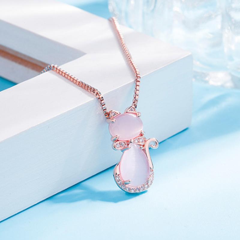 Halskette mit süßem rosa Katzenstein und Zirkon